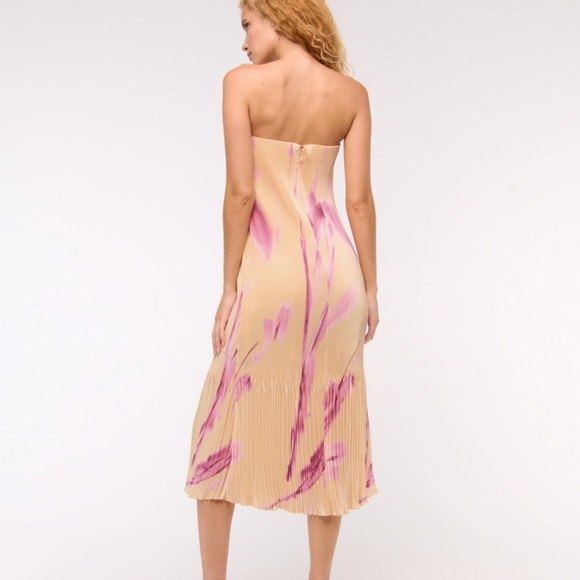 Abercrombie & Fitch Fuchsia Pleated Maxi Dress - Picture 4 of 4